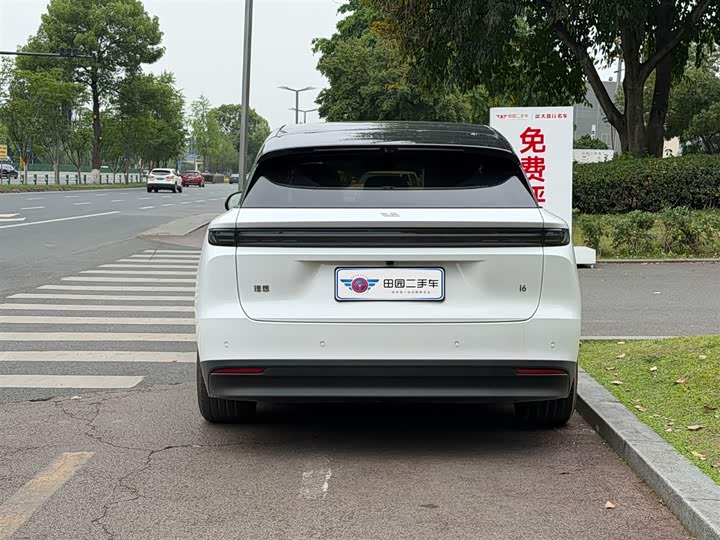 2025 LiXiang i6