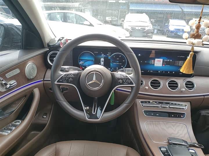 Photo 7 - Mercedes-Benz E-Class