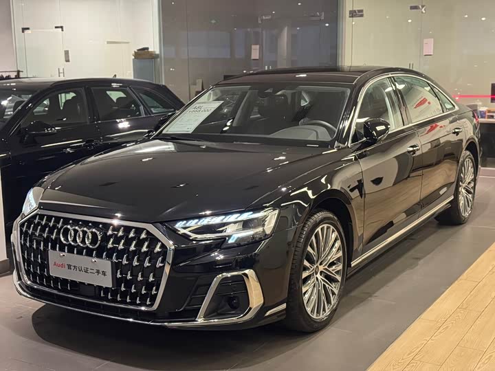 Фото 1 - Audi A8