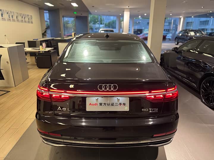 Фото 5 - Audi A8