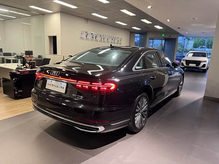 Фото 6 - Audi A8