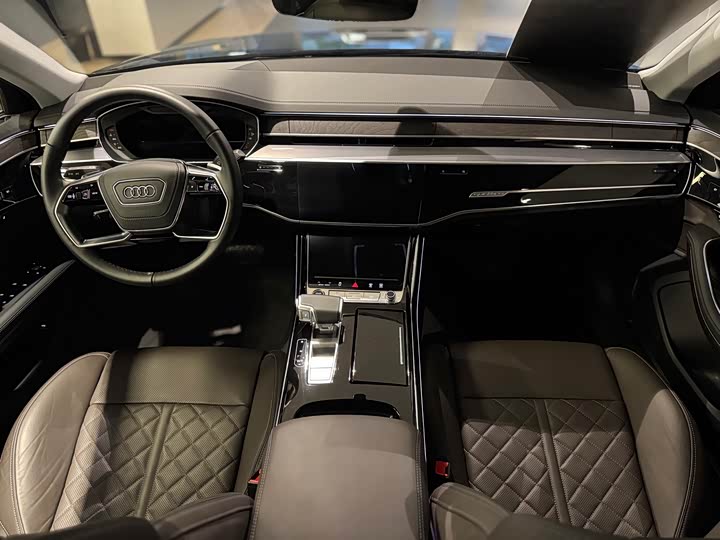 Фото 7 - Audi A8