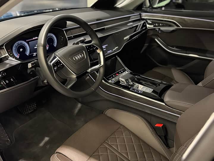 Фото 9 - Audi A8