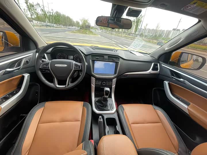 Maxus T70 2022 2022款 2.0T手动柴油两驱五周年纪念版精英版长箱平底