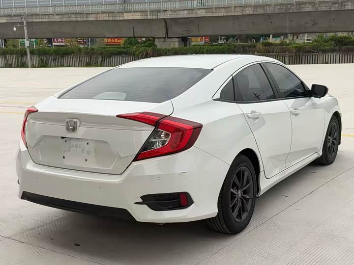 Photo 7 - Honda Civic