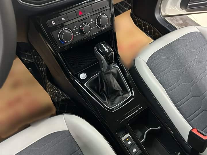 Volkswagen Tharu 2025 2025款 新锐 1.5L 锐意版