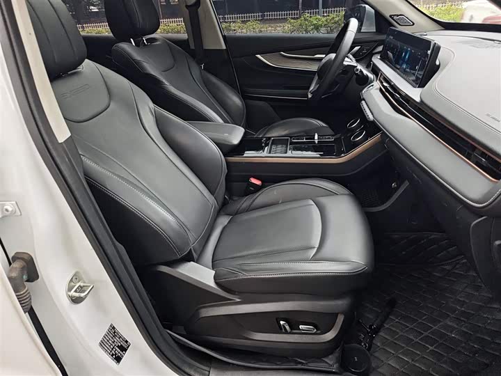 2022 Exeed LX C-DM Hybrid