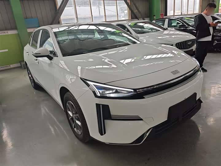 Geely Galaxy L6 2025 2025款 EM-i 60km 探索版