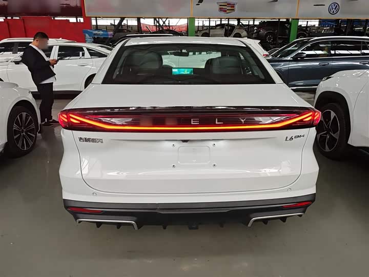 Geely Galaxy L6 2025 2025款 EM-i 60km 探索版