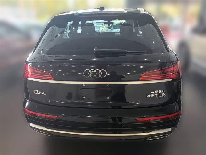 Фото 4 - Audi Q5L