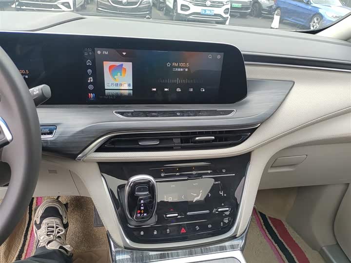 صورة 9 - Buick GL8 ES