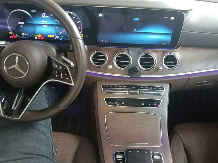 Фото 6 - Mercedes-Benz E-Class