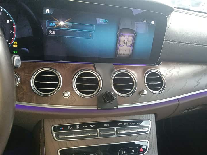 Фото 9 - Mercedes-Benz E-Class