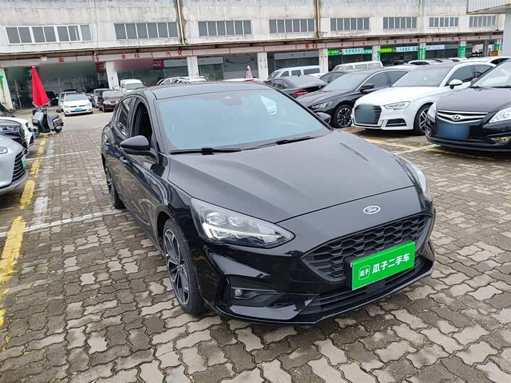Ford Focus 2021 2021款 三厢 EcoBoost 180 自动ST Line