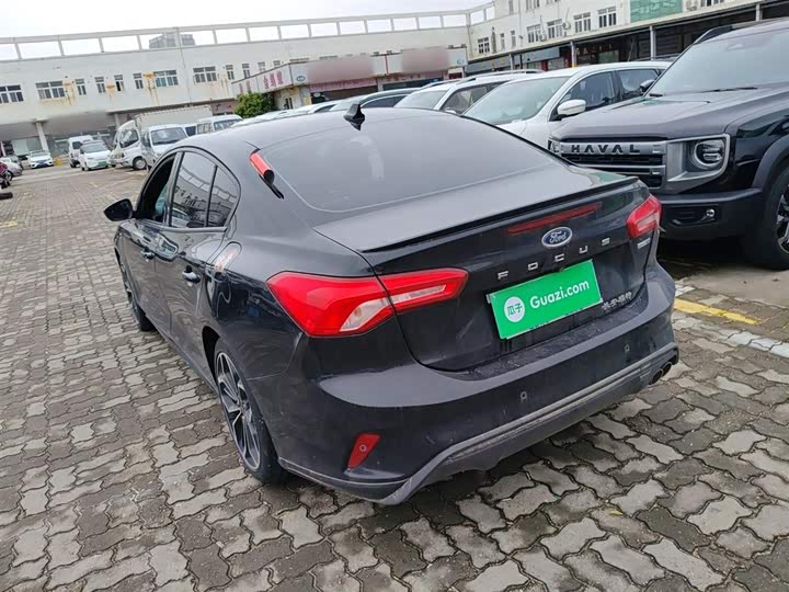 Ford Focus 2021 2021款 三厢 EcoBoost 180 自动ST Line