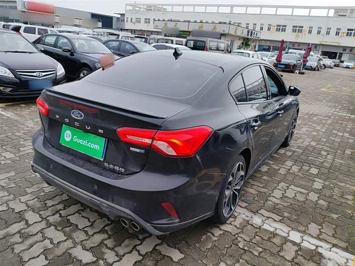 Ford Focus 2021 2021款 三厢 EcoBoost 180 自动ST Line