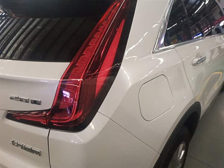 Фото 8 - Cadillac XT4