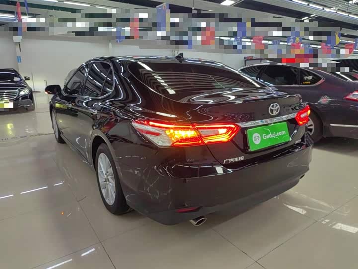Фото 5 - Toyota Camry