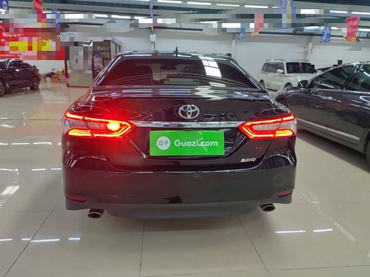 Фото 6 - Toyota Camry