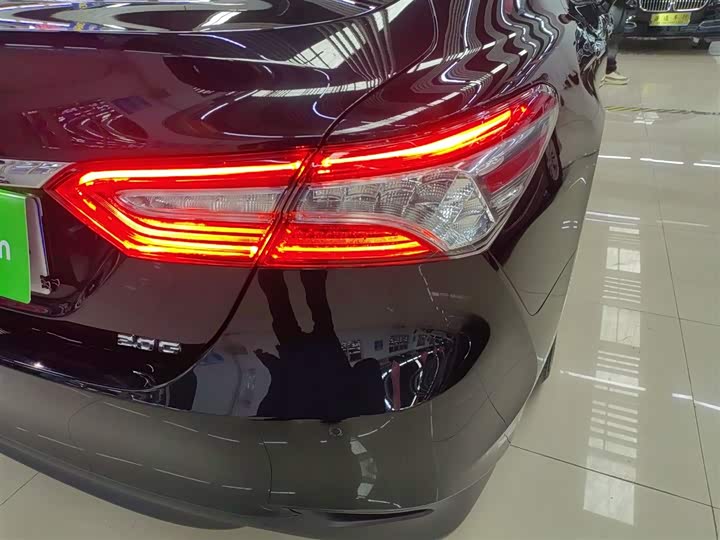 Фото 8 - Toyota Camry