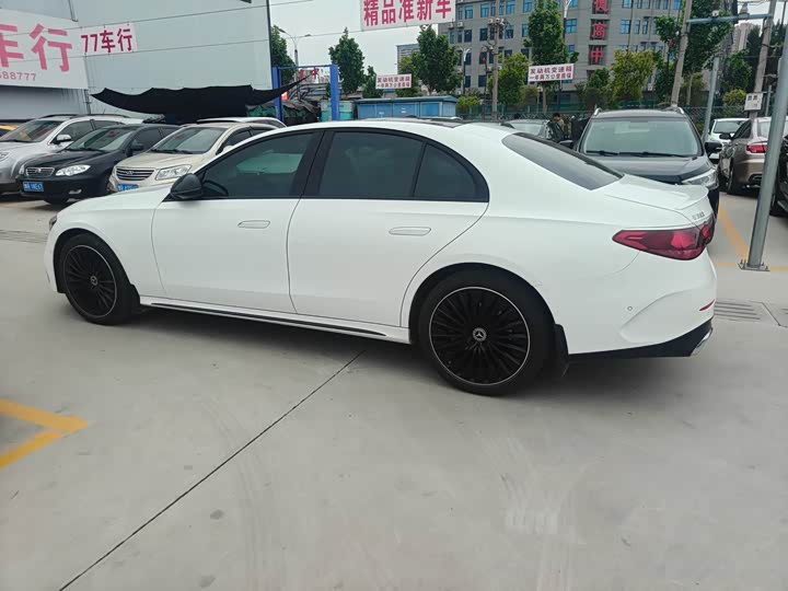 Фото 4 - Mercedes-Benz E-Class
