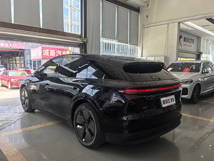 2025 LiXiang i6