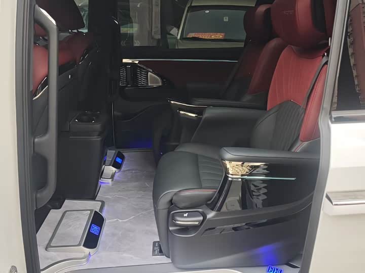 GAC Trumpchi M8 2025 2025款 宗师系列 超级混动版