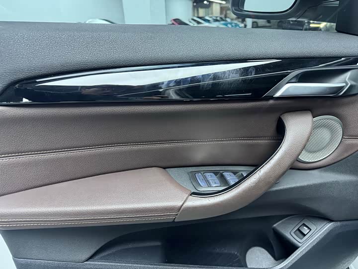 Фото 4 - BMW X1