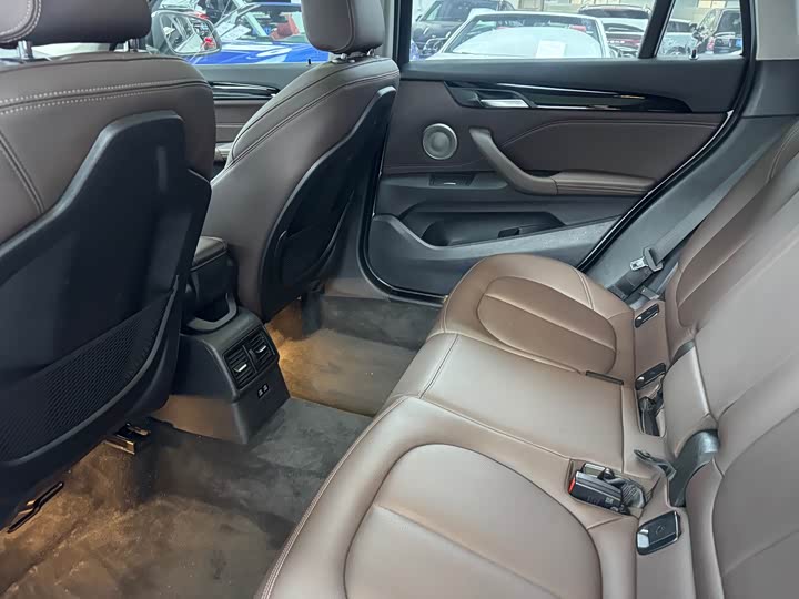 Фото 8 - BMW X1