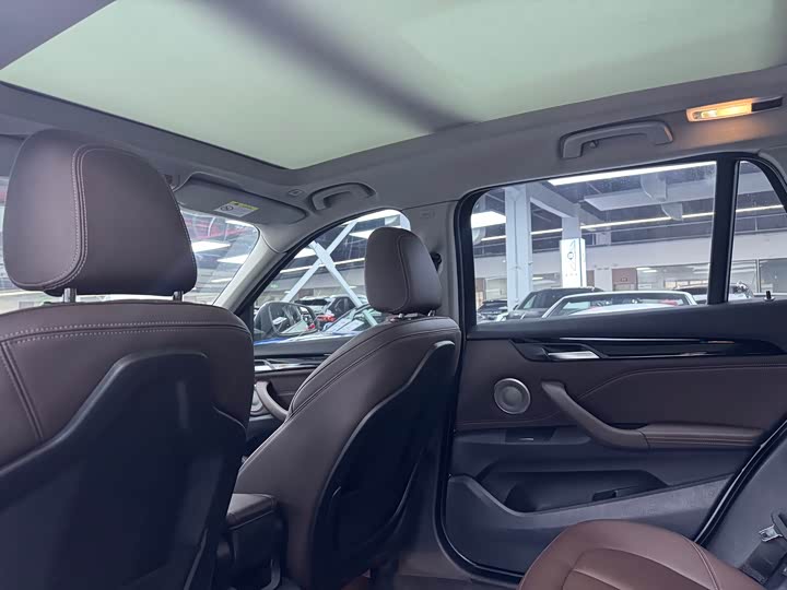 Фото 9 - BMW X1