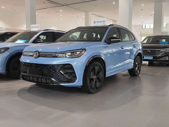 Фото 1 - Volkswagen Tiguan L Pro