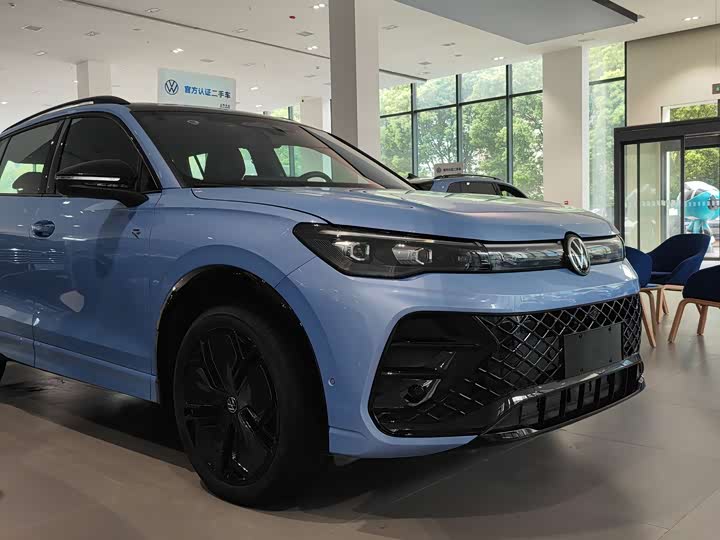 Фото 3 - Volkswagen Tiguan L Pro