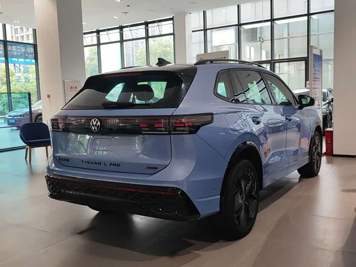 Фото 4 - Volkswagen Tiguan L Pro