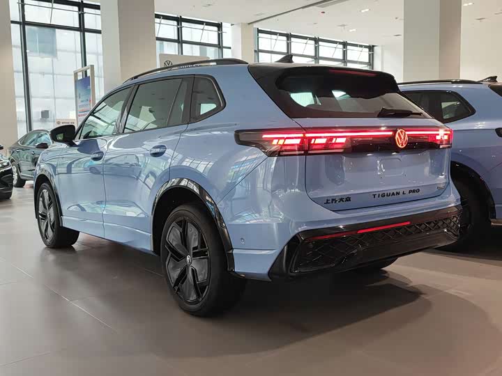 Фото 5 - Volkswagen Tiguan L Pro
