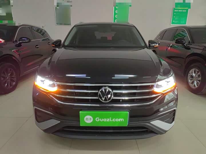 Фото 3 - Volkswagen Tiguan L Pro