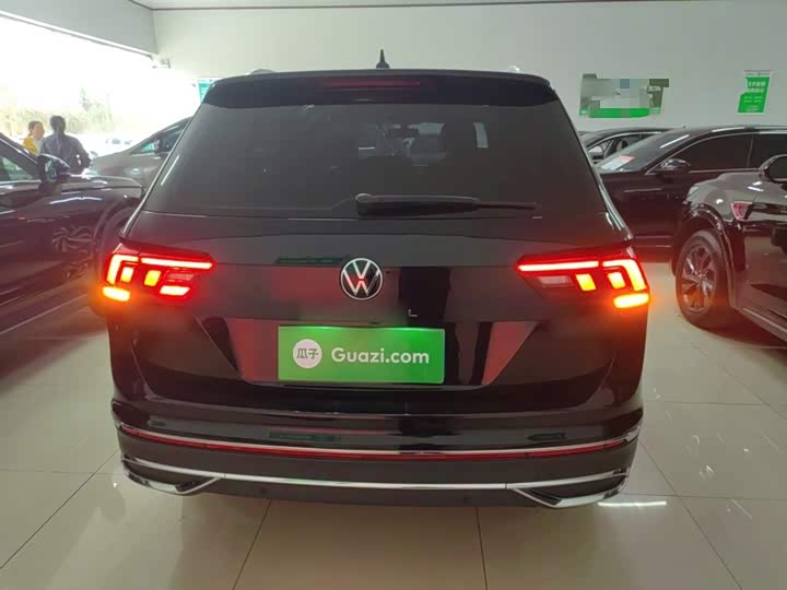 Фото 4 - Volkswagen Tiguan L Pro