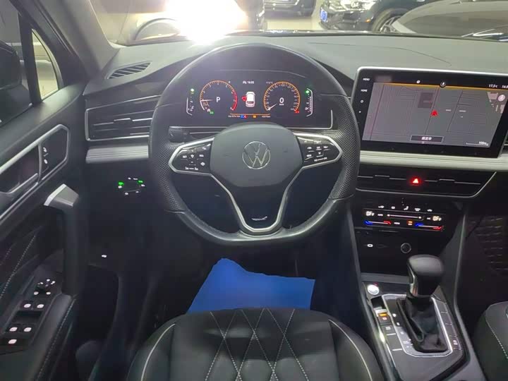 Фото 7 - Volkswagen Tiguan L Pro