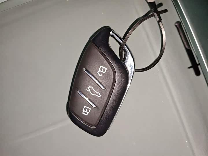 Roewe D6 2025 2025款 450km 尊享版