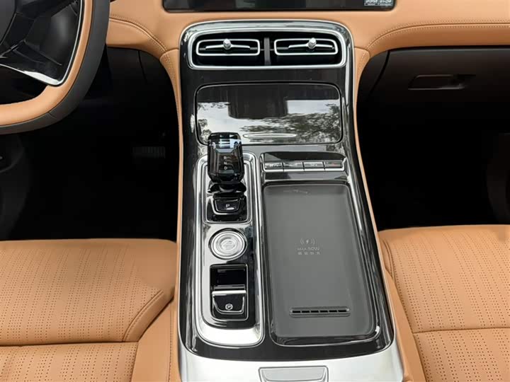 Фото 6 - Geely Atlas L
