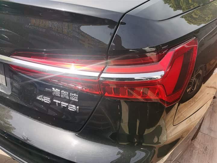 Photo 8 - Audi A6L