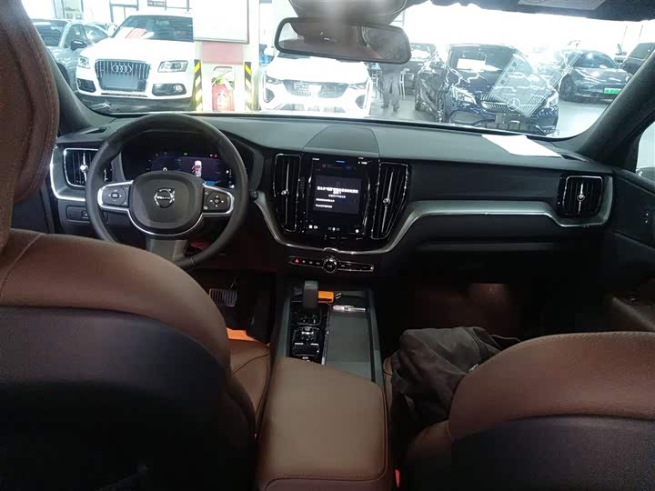 Фото 6 - Volvo XC60