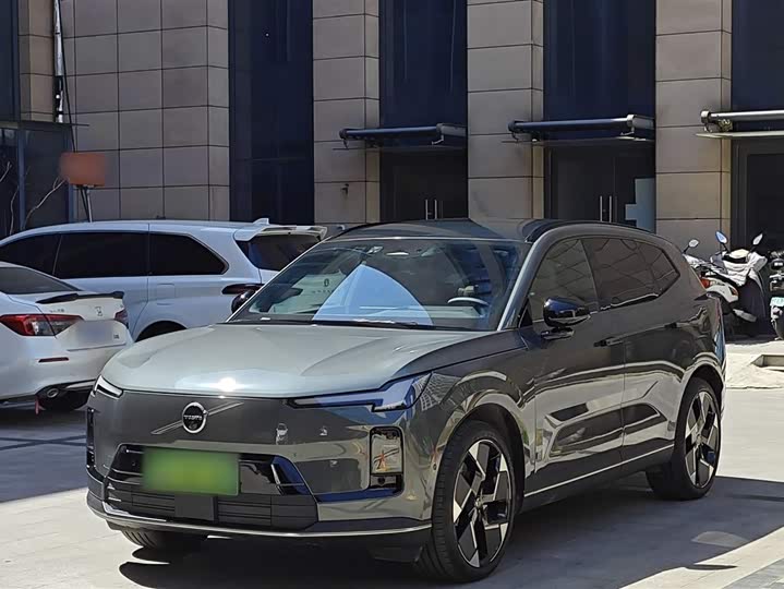 2026 Volvo XC70 Hybrid