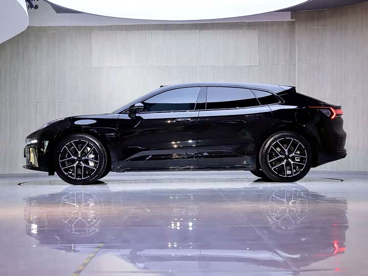 2026 Zeekr 001