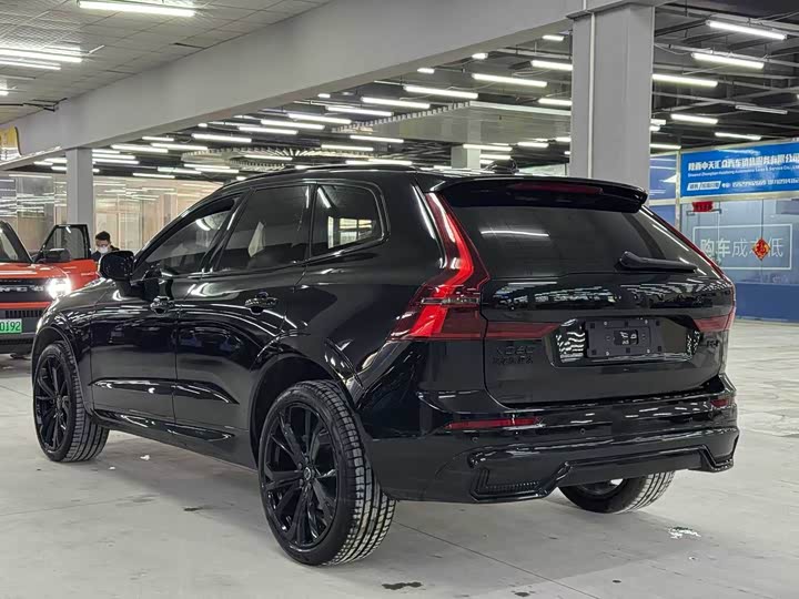 Volvo XC60 2026 2026款 B5 四驱智远极夜黑版