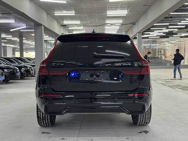 Volvo XC60 2026 2026款 B5 四驱智远极夜黑版