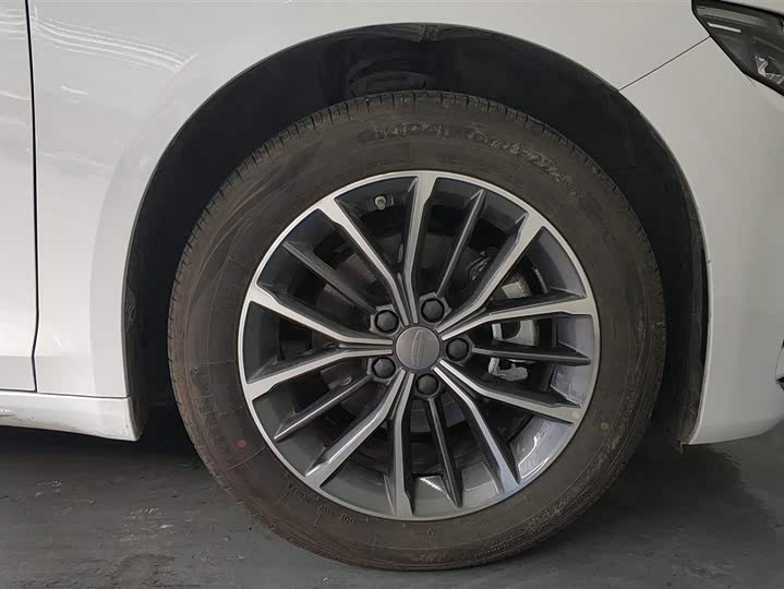 Zdjęcie 6 - Geely Preface
