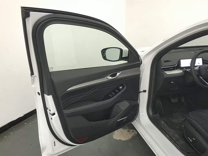 Zdjęcie 7 - Geely Preface