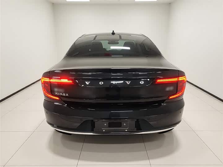 Фото 4 - Volvo S90