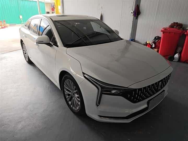 2025 Bestune B70