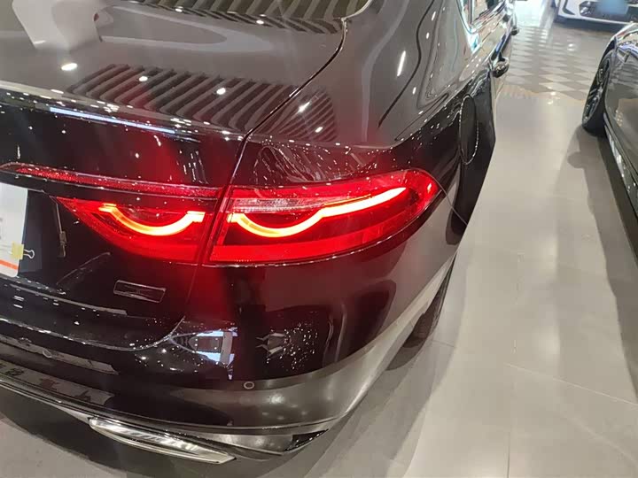 Jaguar XF L 2025 2025款 2.0T P300 四驱90周年典藏版